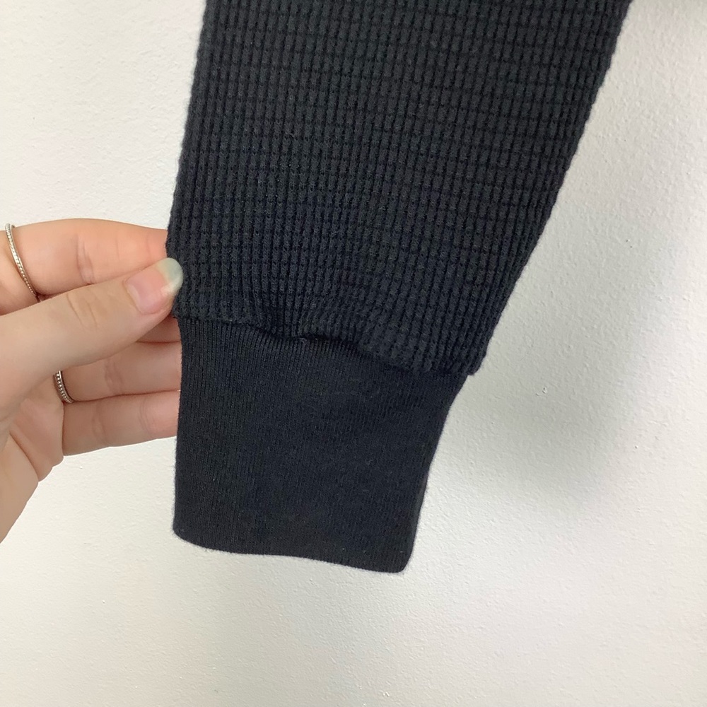 NWT Aritzia TNA Cropped Thermal Zip Hoodie Black - Picture 4 of 7